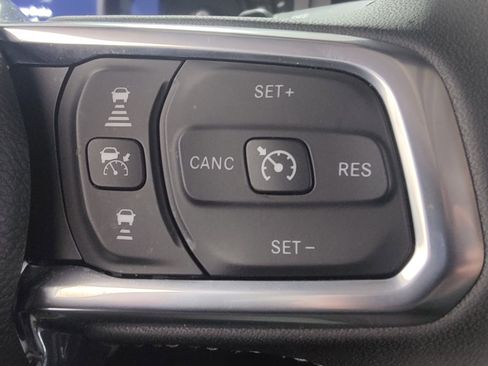 Used 2025 Jeep Wrangler Unlimited Sahara image 26