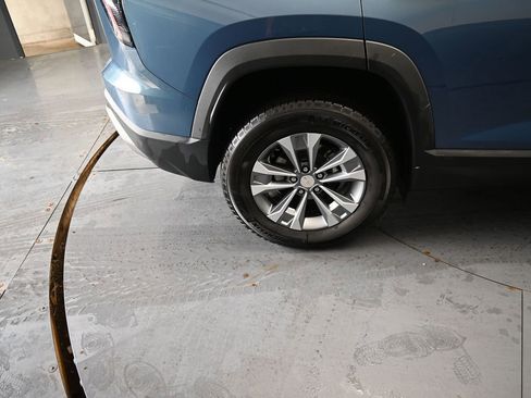 Used 2025 Chevrolet Equinox LT AWD/4WD image 21