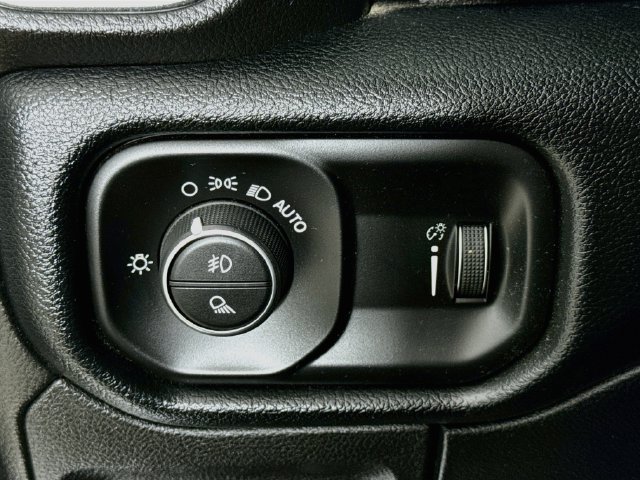 Used 2020 RAM 1500 Big Horn AWD/4WD image 10