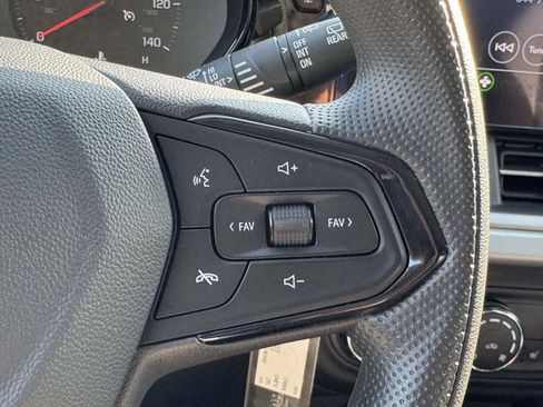Used 2025 Chevrolet Trax LS w/ LS Convenience Package FWD image 19