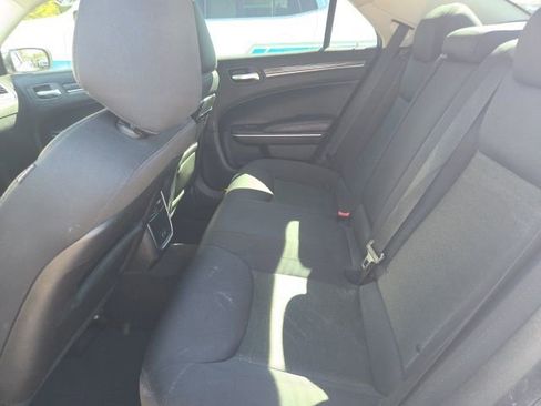 Used 2018 Chrysler 300 Touring w/ Chrome Appearance Package image 8