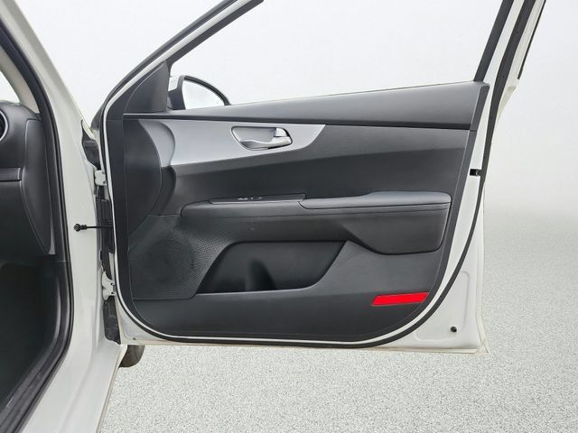 Certified 2023 Kia Forte LXS w/ LXS Technology Package FWD image 23