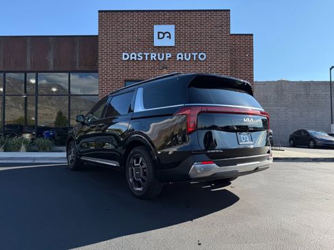 Used 2025 Kia Carnival SX image 4