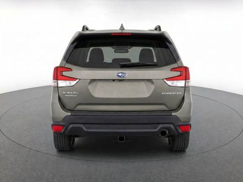 Used 2021 Subaru Forester Premium AWD/4WD image 6