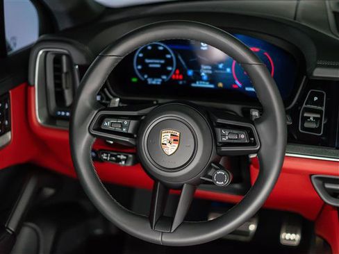 Certified 2026 Porsche Cayenne AWD/4WD image 4