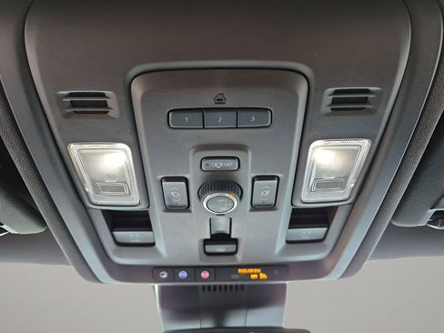 Used 2023 GMC Yukon XL SLT w/ SLT Premium Package image 41