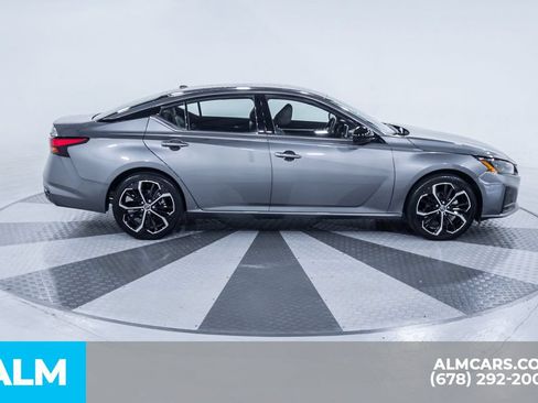 Used 2025 Nissan Altima 2.5 SR FWD image 16