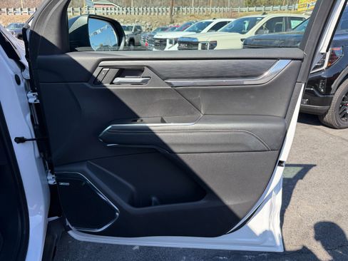 Used 2025 GMC Acadia Elevation image 23