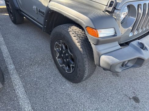 Used 2021 Jeep Wrangler Sport S image 4