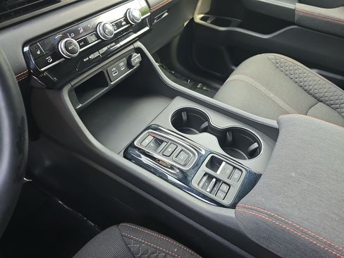 Used 2025 Honda Pilot Sport image 25