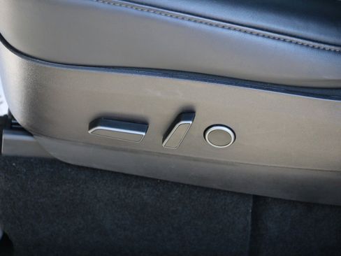 Used 2022 Tesla Model Y Long Range image 18