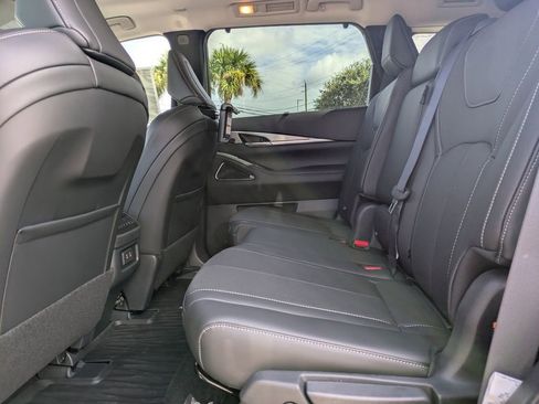 New 2026 INFINITI QX60 Luxe w/ Family Package FWD image 15