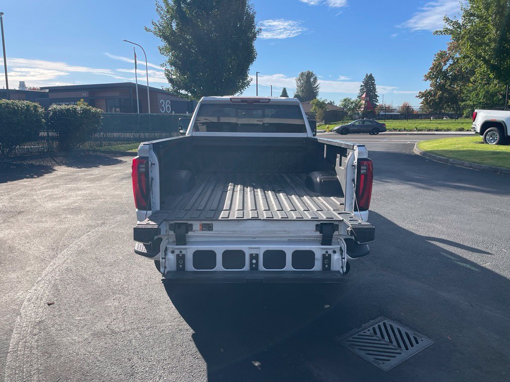 Used 2025 GMC Sierra 3500 Denali w/ Technology Package AWD/4WD image 4