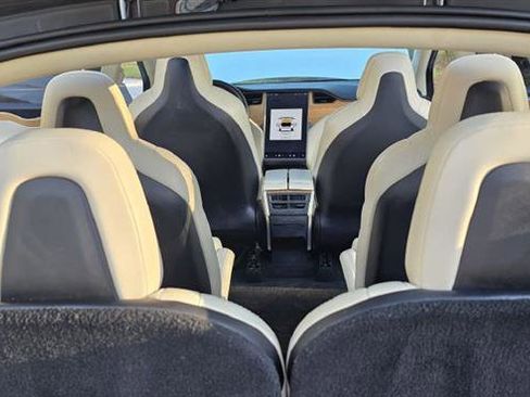 Used 2018 Tesla Model X 75D image 37