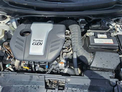 Used 2015 Hyundai Veloster Turbo w/ Option Group 04 FWD image 22