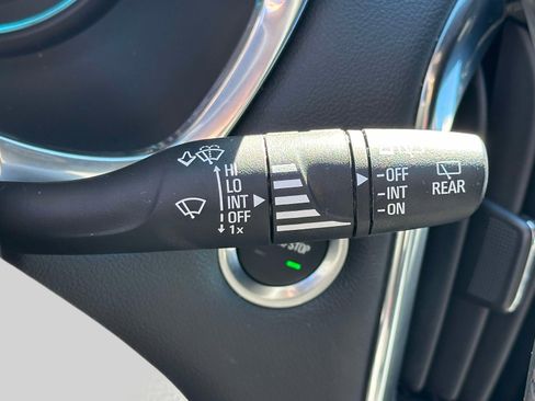 Used 2023 Chevrolet Traverse LT image 23