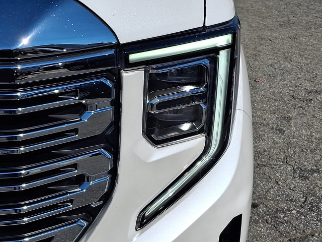 Used 2023 GMC Sierra 1500 Denali w/ Technology Package AWD/4WD image 9