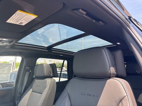 New 2026 GMC Yukon Denali w/ Denali Reserve Package AWD/4WD image 18