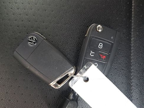 Used 2021 Volkswagen Tiguan SE R-Line image 36