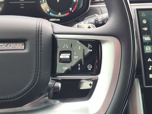 Certified 2025 Land Rover Range Rover SE image 30