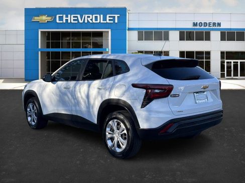 Used 2025 Chevrolet Trax LS image 3