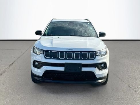 Used 2022 Jeep Compass Latitude FWD image 2