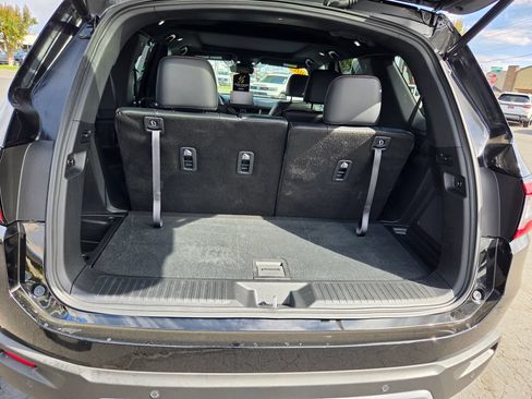Used 2025 Honda Pilot TrailSport image 16