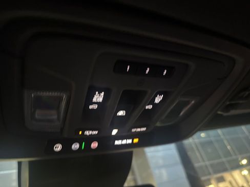 Used 2024 GMC Sierra 2500 SLT w/ SLT Convenience Package image 23