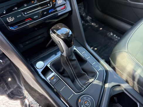 Used 2025 Volkswagen Taos SE AWD/4WD image 21