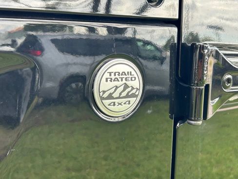 Certified 2018 Jeep Wrangler Unlimited Sahara AWD/4WD image 36
