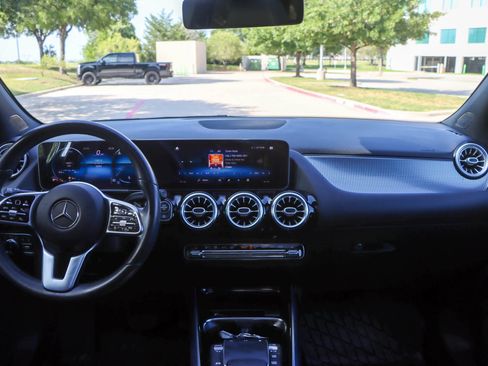 Used 2021 Mercedes-Benz GLA 250 w/ Premium Package image 26