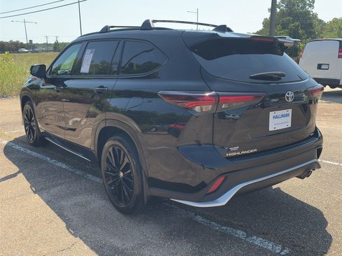 Used 2024 Toyota Highlander XSE FWD image 5