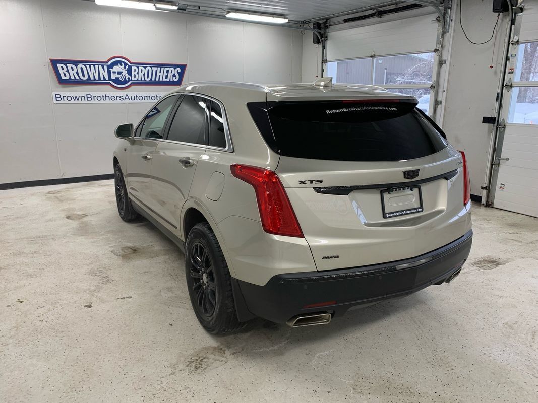 Used 2017 Cadillac XT5 Luxury AWD/4WD image 4