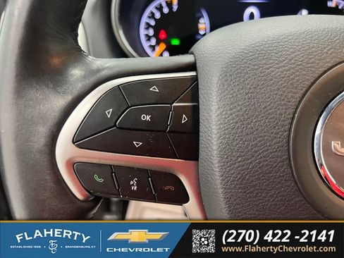 Used 2019 Jeep Grand Cherokee Limited AWD/4WD image 24