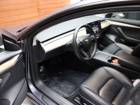 Used 2023 Tesla Model 3 Standard Range image 19