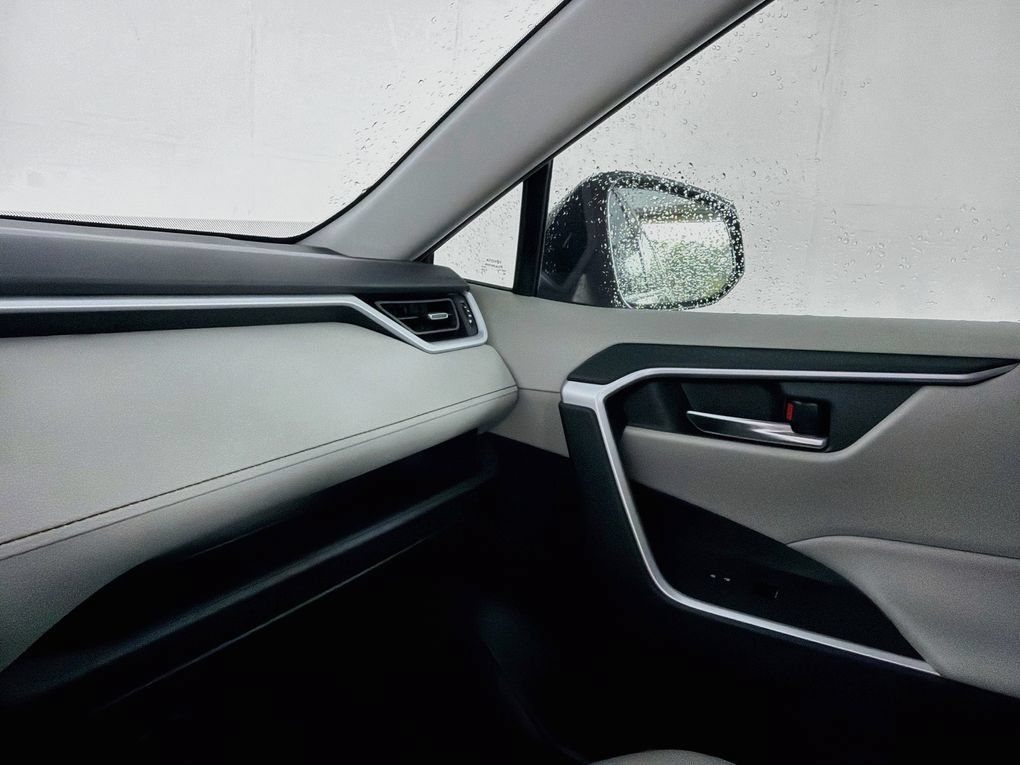 Used 2021 Toyota RAV4 XLE Premium FWD image 36