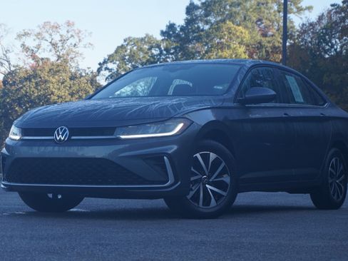 Used 2025 Volkswagen Jetta S image 4