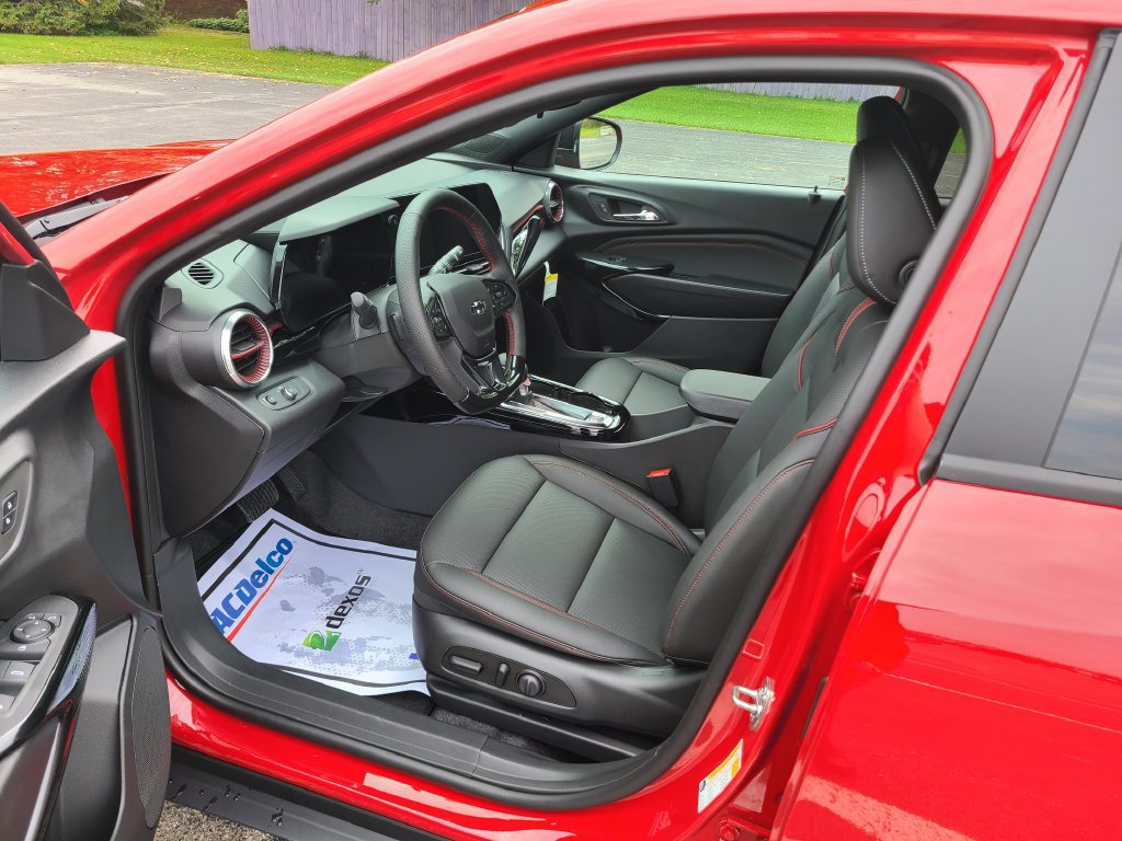 New 2026 Chevrolet Trax RS w/ Driver Confidence Package FWD image 20