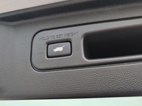 Used 2025 Honda Pilot TrailSport image 37