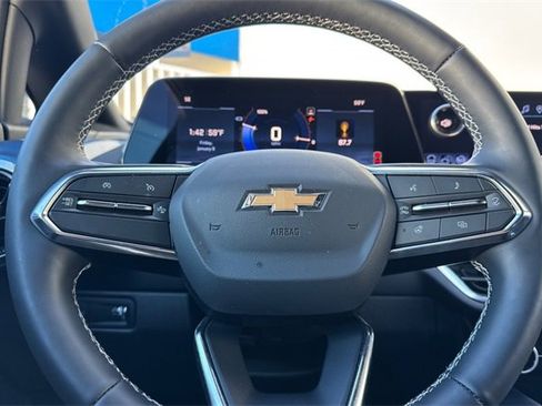 Certified 2024 Chevrolet Equinox EV LT image 33