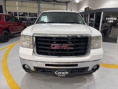 Used 2008 GMC Sierra 2500 SLT w/ Z71 Off-Road Package AWD/4WD image 10