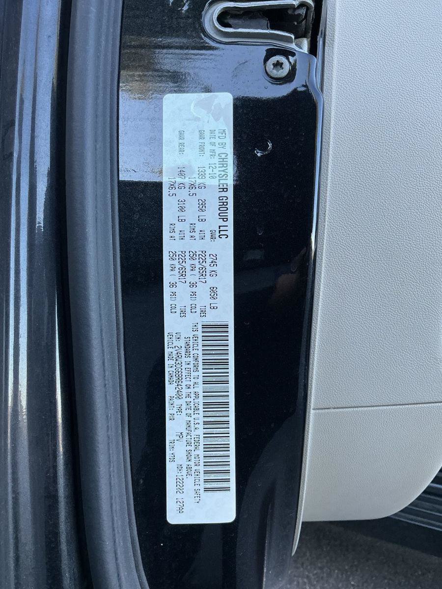 Used 2011 Volkswagen Routan SE FWD image 31