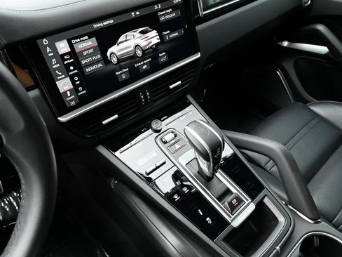 Used 2021 Porsche Cayenne Turbo AWD/4WD image 28