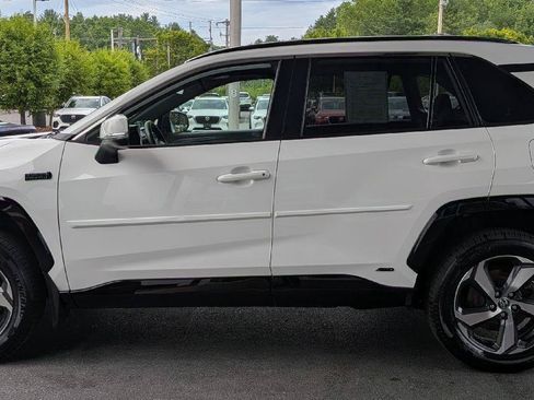 Used 2023 Toyota RAV4 SE w/ Weather & Moonroof Package AWD/4WD image 5