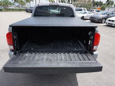 Used 2019 Toyota Tacoma TRD Sport image 11
