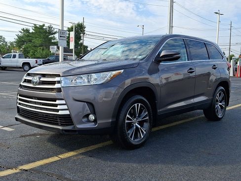 Used 2019 Toyota Highlander Plus AWD/4WD image 6