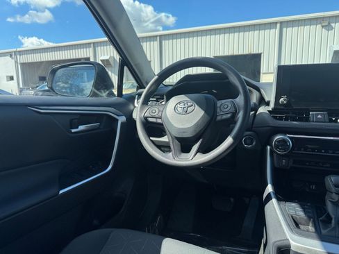 Used 2025 Toyota RAV4 XLE image 34