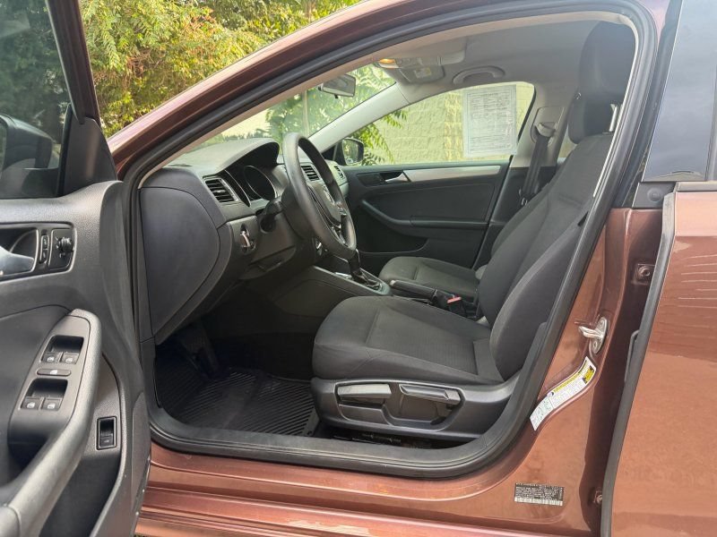 Used 2016 Volkswagen Jetta SE FWD image 10