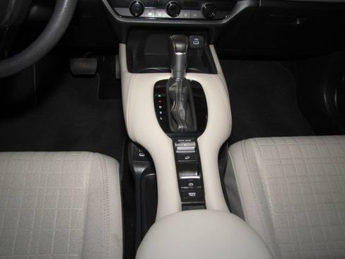 Certified 2025 Honda HR-V LX image 14