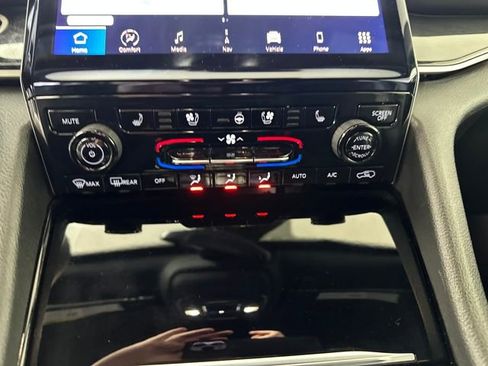 Used 2023 Jeep Grand Cherokee Trailhawk image 23